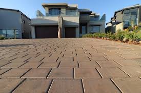 Best Custom Driveway Design  in Friendswood, TX